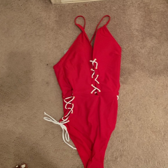 Swimsuit - Picture 3 of 4